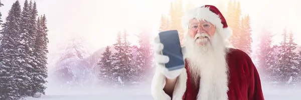 Weihnachtsmann Mit Telefon Auf Winterhintergrund — Stockfoto