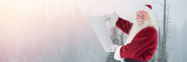 圣诞老人在冬天与列表 — 图库照片