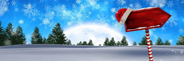 クリスマスの冬の風景とサンタの帽子の木の看板 — ストック写真