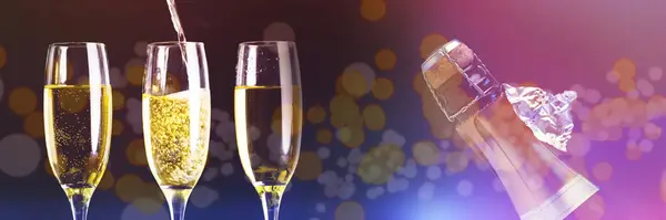 シャンパンの2杯と1杯のコンポジット画像 — ストック写真