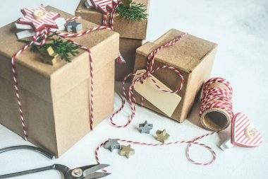 Yeni yılın yakın plan çekimleri ve arka plan için Noel dekorasyonu