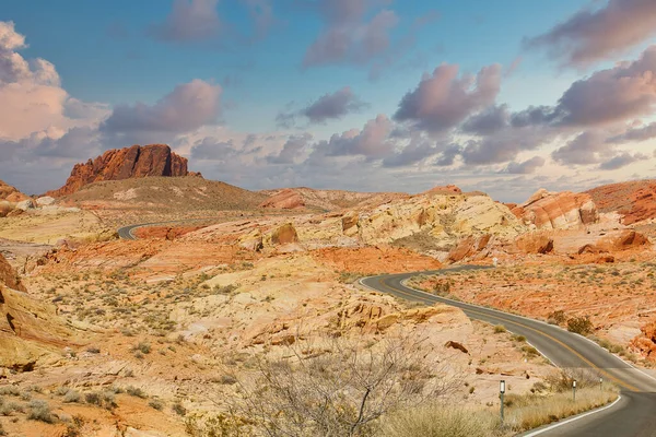 Strada Curva Attraverso Deserto Red Rock Tramonto — Foto Stock