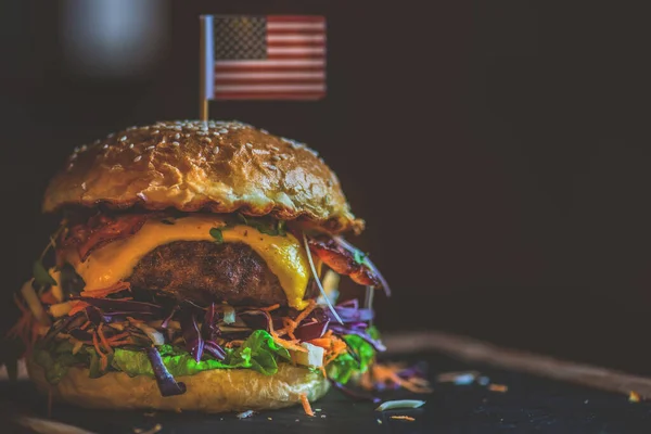 おいしいハンバーガー ファーストフードのコンセプト — ストック写真