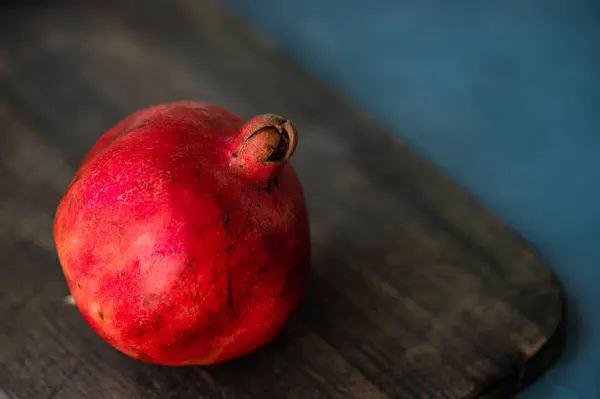 Ώριμα Κόκκινα Ζουμερά Φρούτα Ροδιού Κοντά — Φωτογραφία Αρχείου