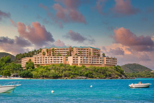 Peach Colored Resort Tropical Island Dusk — Stockfoto