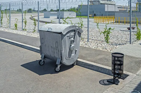 Modern Metal Garbage Bin Garbage Park — Stock Photo, Image