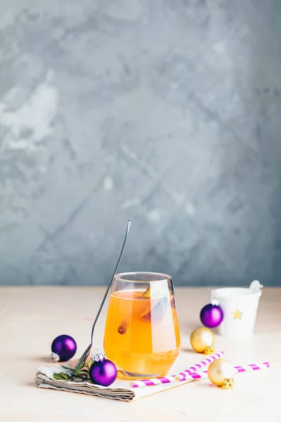 Noel Yeni Yıl Pembe Kokteyli Ncir Tarçınlı — Stok fotoğraf