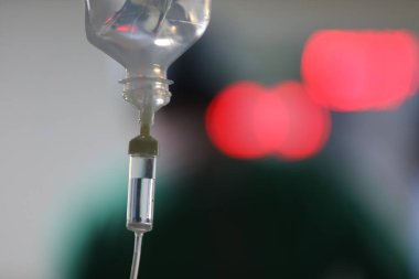 Saline Medicine Bottle, görüntüyü kapat.