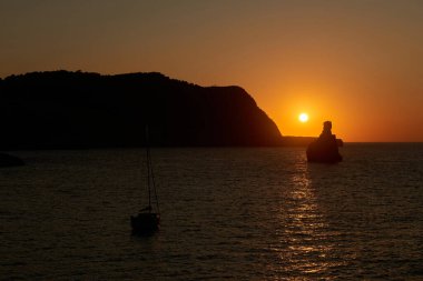 Güzel bir doğa geçmişi var. İbiza 'da gün batımı