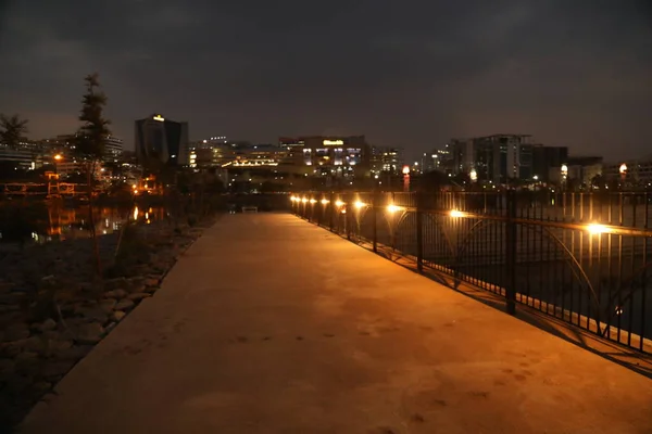 Nachtaufnahme Städtischer Gebäude — Stockfoto