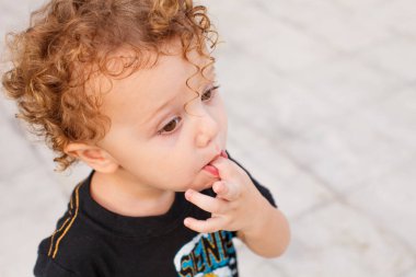 Mutlu çocuk portresi