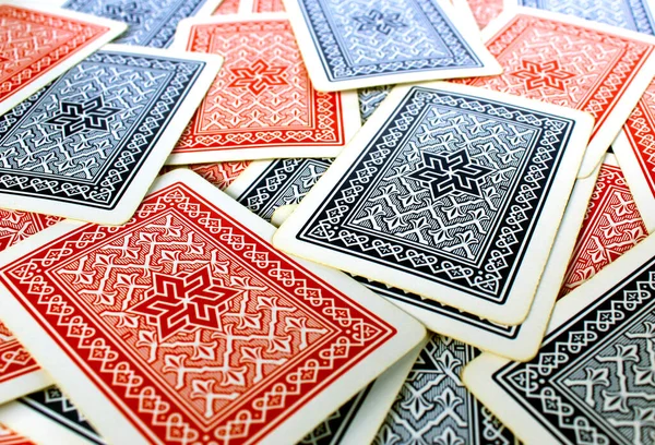 Struttura Carte Gioco Rosse Azzurre Indietro Sparse Tavolo — Foto Stock