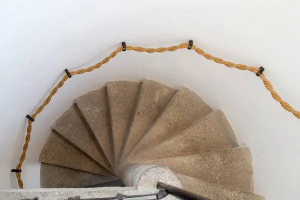 古代岩石螺旋楼梯 — 图库照片