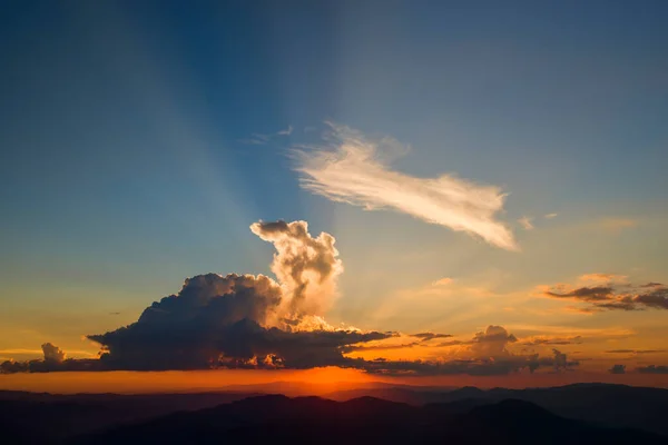 Atardecer Naranja Sol Tras Nubes Desde Arriba —  Fotos de Stock