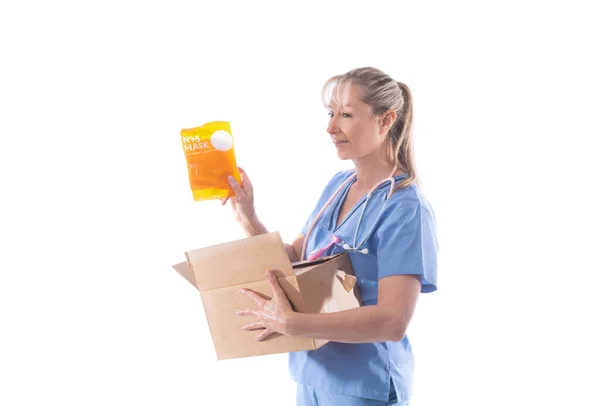 Sjuksköterska Har Låda Med N95 Andningsmasker — Stockfoto