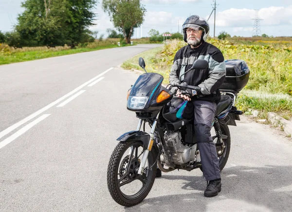 Anciano Motociclista Sentado Motocicleta —  Fotos de Stock