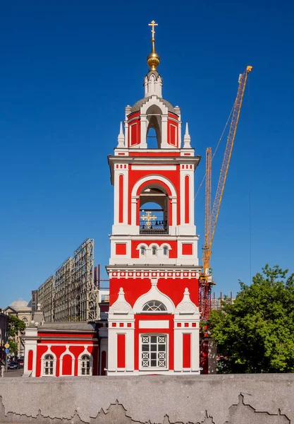 Dzwonnica Kościoła Jerzego Wstawiennictwo Najświętszej Maryi Panny Górze Pskovskaya Varvarka — Zdjęcie stockowe
