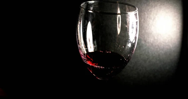 グラスクローズアップビューの赤ワイン — ストック写真