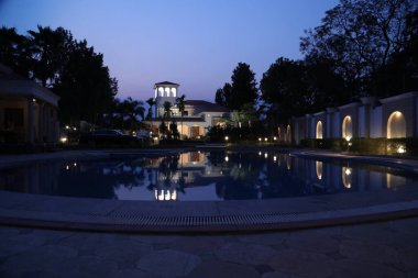 Modern Binanın Dışı