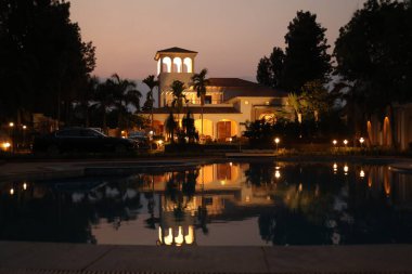 Modern Binanın Dışı