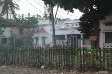 Modern Binanın Dışı