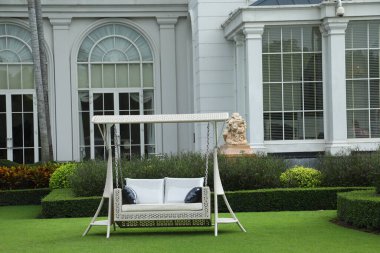 Avrupa 'daki güzel eski mimarinin manzaralı görüntüleri.