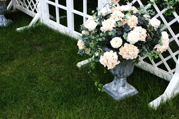 Beyaz Düğün Çiçekleri — Stok fotoğraf