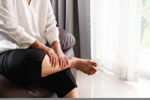 Leg Cramp Senior Woman Suffering Leg Cramp Pain Home — Stock Photo, Image
