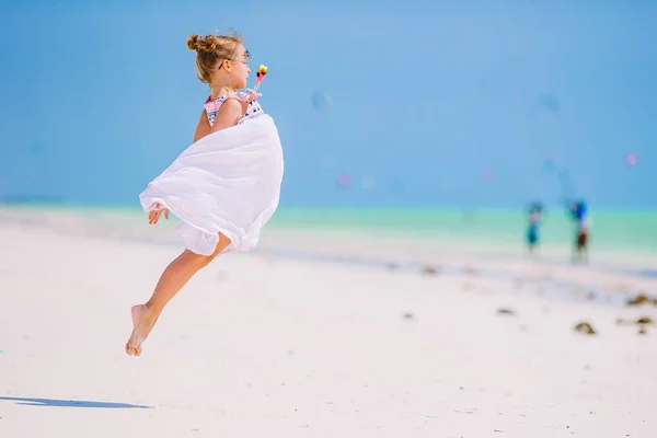 Portretul Unei Fetițe Adorabile Plajă Timpul Vacanței Vară — Fotografie, imagine de stoc