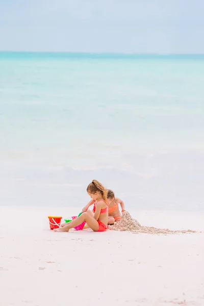 Rozkošné Holčičky Během Letní Dovolené Pláži — Stock fotografie
