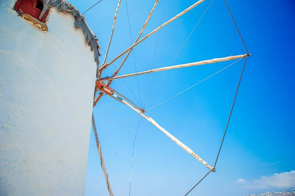 Традиційні Вітряні Млини Над Містом Міконос — стокове фото