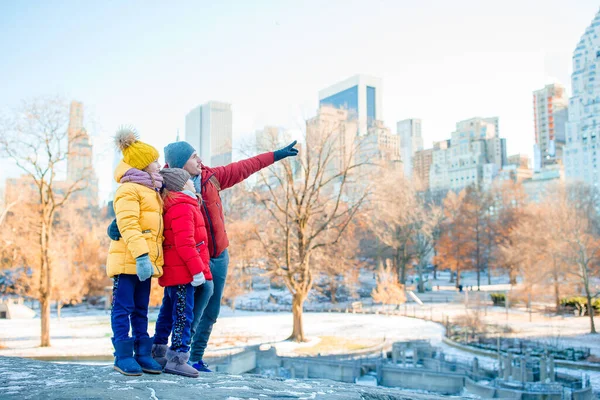 Famille Père Enfants Central Park Pendant Leurs Vacances New York — Photo