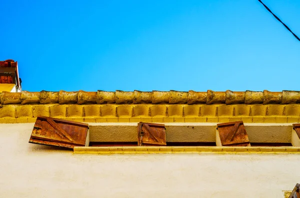 Окна Ставни Старом Здании Европейском Стиле Архитектура — стоковое фото