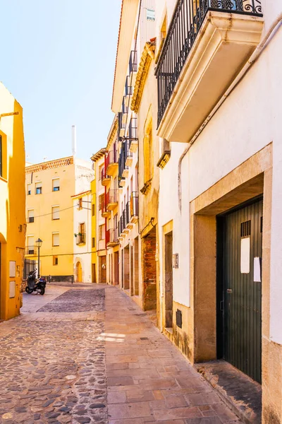 Güzel Pitoresk Cadde Dar Yol Renkli Binalar — Stok fotoğraf