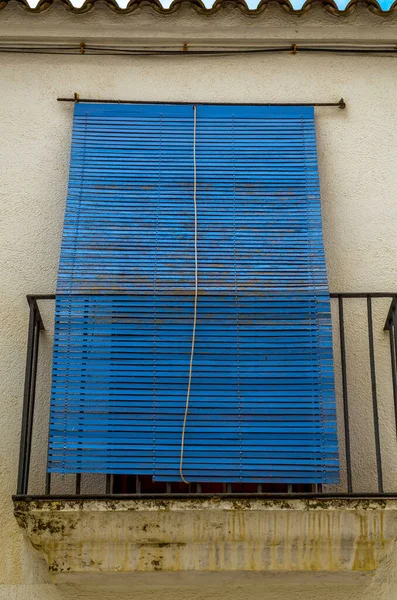 Stijlvol Balkon Met Een Metalen Reling Solide Architectonische Elementen — Stockfoto