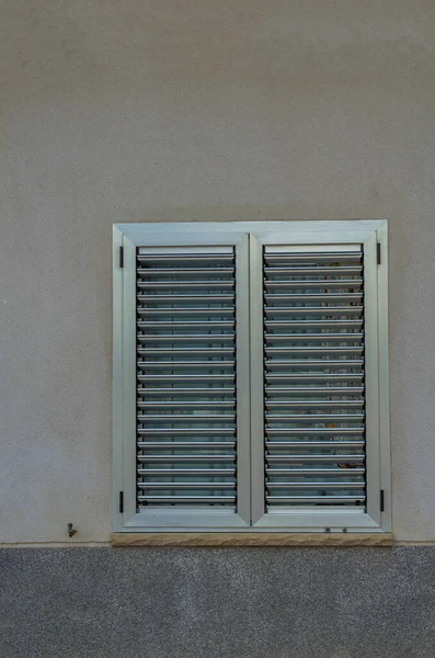 Fensterläden Einem Alten Gebäude Europäischen Stil Architektonisches Konzept — Stockfoto