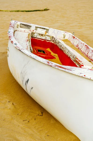 Човен Піщаному Пляжі — стокове фото