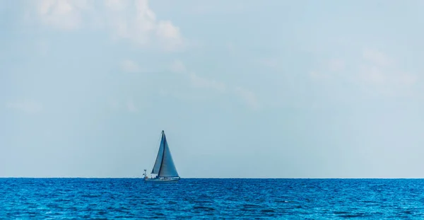 Zeilboot Stromend Zee Een Cruise Open Zee Saili — Stockfoto