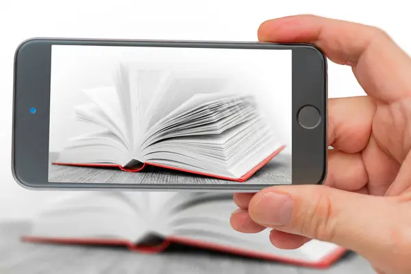 Buch Auf Dem Smartphone Bildschirm Großes Aufgeschlagenes Buch Seiten Eines — Stockfoto