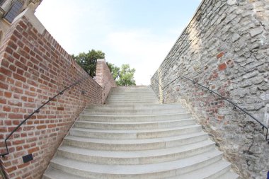 Avrupa 'daki güzel eski mimarinin manzaralı görüntüleri.