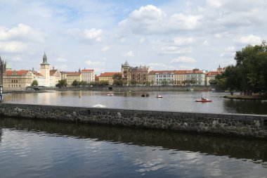 Avrupa 'daki güzel eski mimarinin manzaralı görüntüleri.