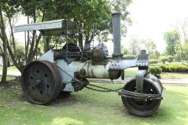 Kırsal bölgedeki Road Roller