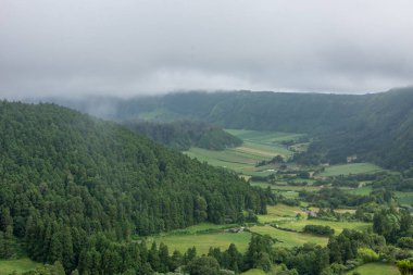 Azores takımadalarında yürüyün. Azores, Sao Miguel adasının keşfi. Sete Citade