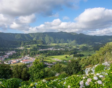 Azores takımadalarında yürüyün. Azores, Sao Miguel adasının keşfi. Portekiz. Fırınlar