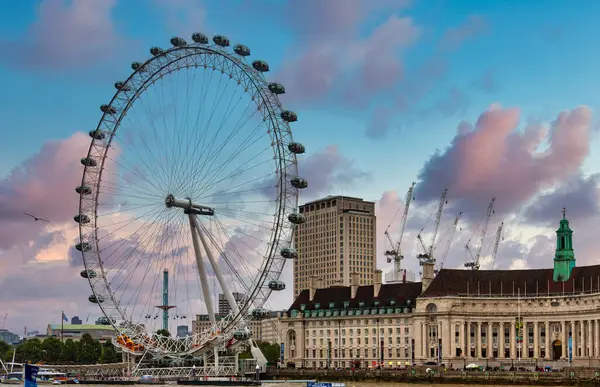 Лондонское Колесо Обозрения Фоне Закатного Неба — стоковое фото