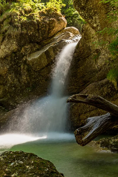 Pequena Cachoeira Floresta Ostertaltobel Vale Gunzesried Alemanha — Fotografia de Stock