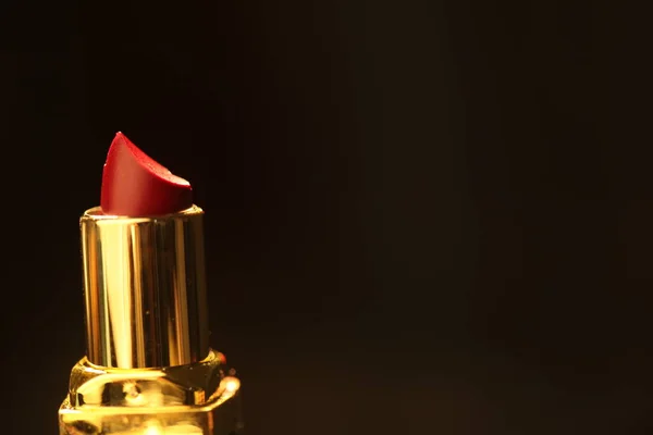 Batom Vermelho Perto Cosméticos Maquiagem — Fotografia de Stock