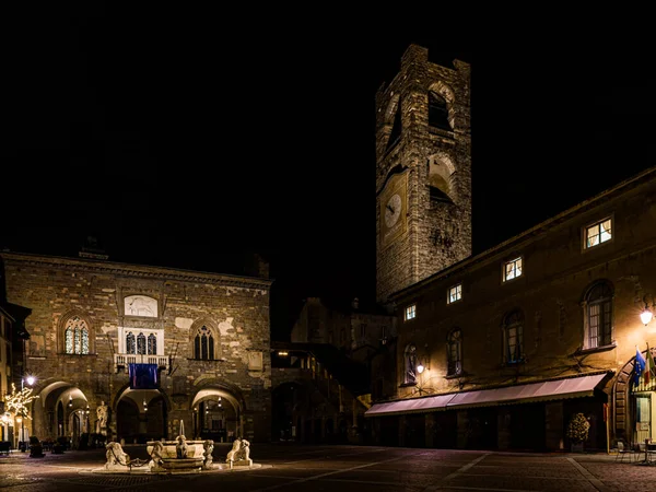 Bergamo Kalesi Ndeki Piazza Vecchia Nın Gece Görüntüsü — Stok fotoğraf