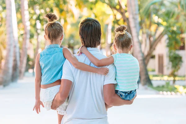 Gelukkige Mooie Familie Een Tropische Strandvakantie — Stockfoto