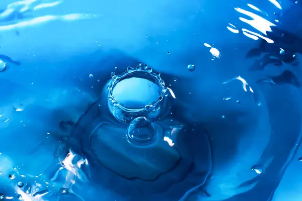 Water Splashes Close Falling Drop Water Blue Water Drop — Stock Photo, Image